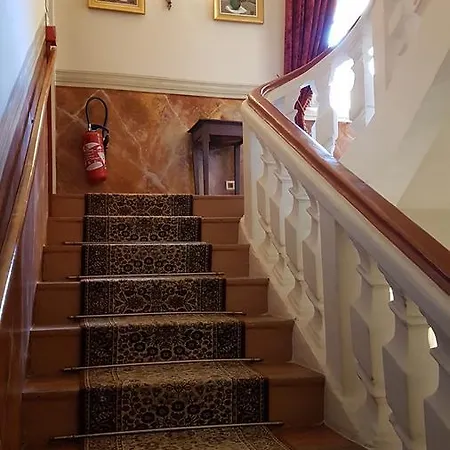 Cardinal Hotel